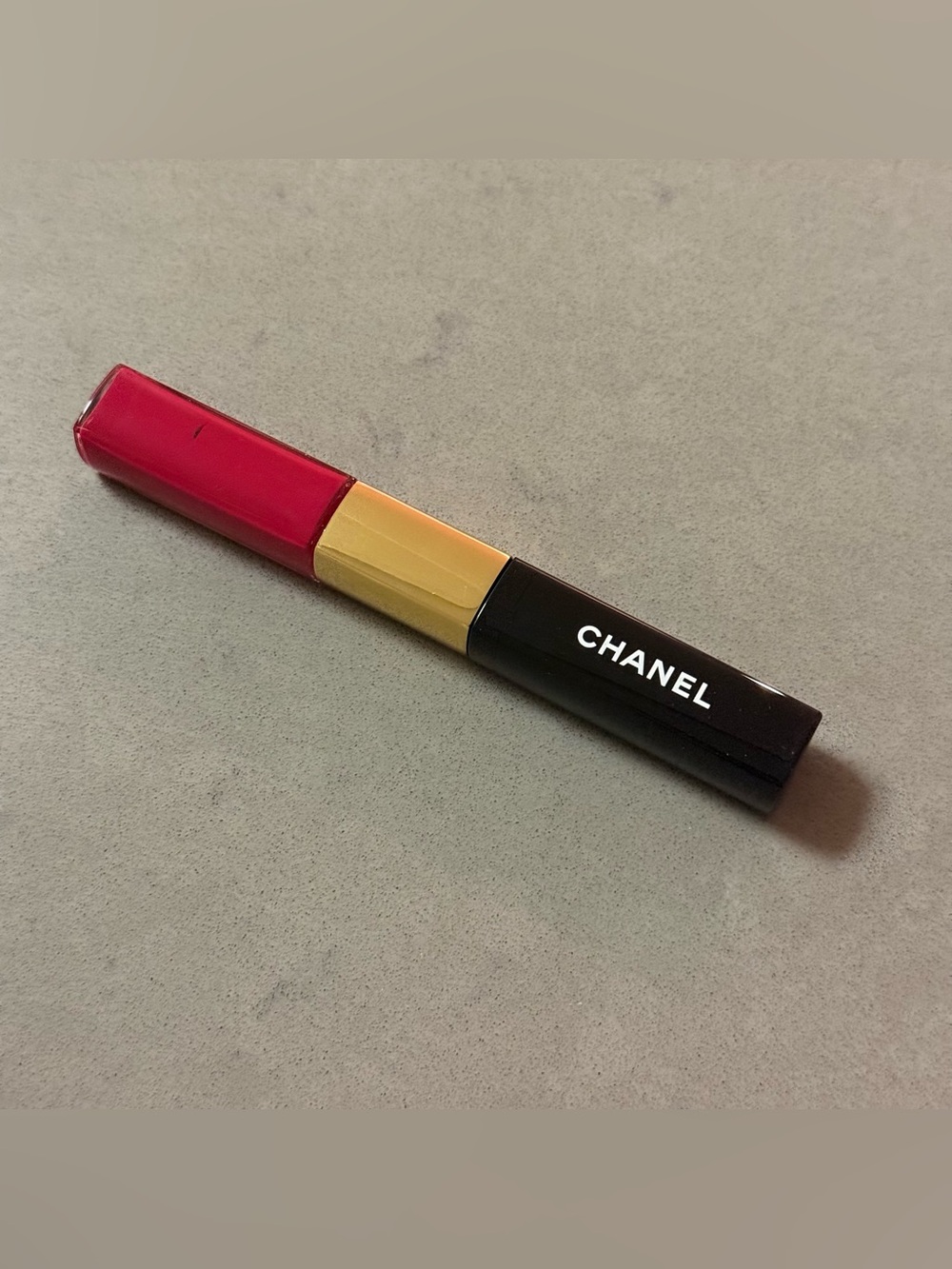 104 CHANEL LE ROUGE DUO ULTRA TENUE